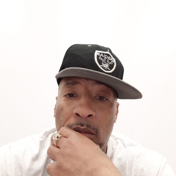 Meet your Posher, Antonio - Picture 1 of 1